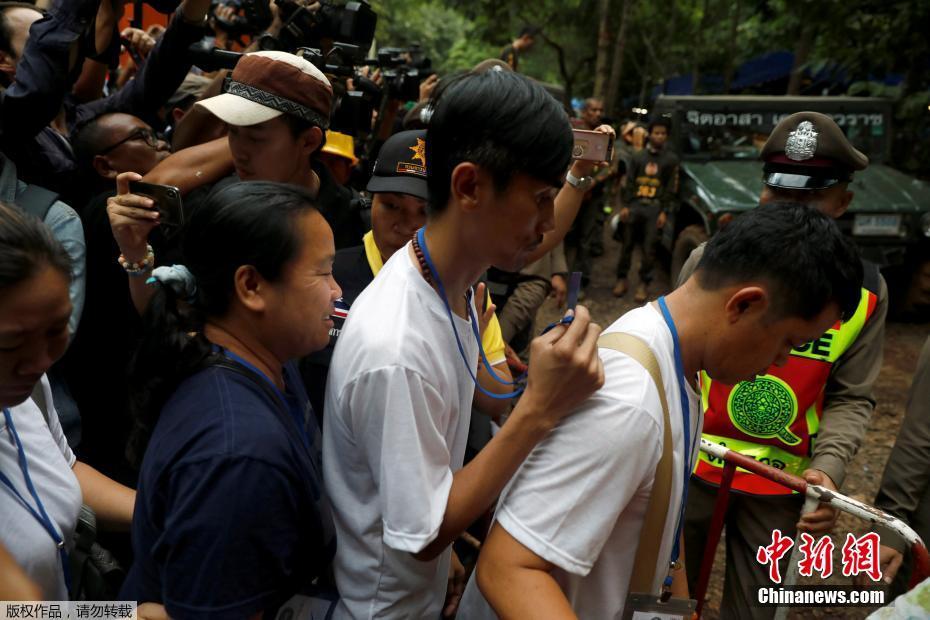 153名实施跨境裸聊敲诈的电诈犯罪嫌疑人从印尼被押解回中国